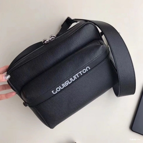 Vuitton Messenger Louis 0720